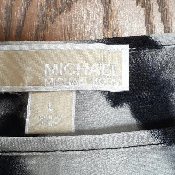 Micheal Kors | Abstract Print Blouse (L) - Picture 4 of 6